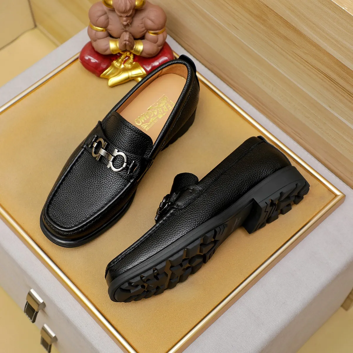 Men's shoes 250 Ferragamo [Ferragamo] top imported suit men's shoes 💯Original copy of the official website, product materials: selected imported embossed calfskin + luxury hardware buckle accessories ~ imported water-dyed cow 🐂 leather lining. Strong three-dimensional visual effect, original combination outsole, multiple colors available😘 Size: 39-44 (38.45.46. Customized)